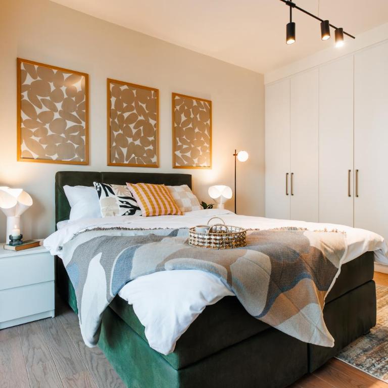 WF Sky Charm with Terraces & Billiard - Three-Bedroom Premium Apartment with Balcony - 17