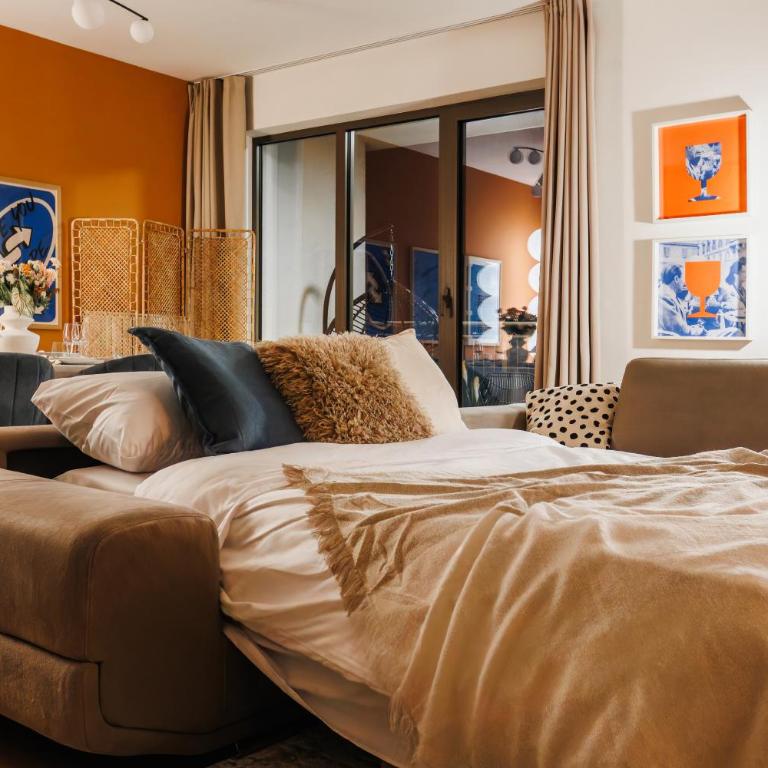 WF Sky Charm with Terraces & Billiard - Three-Bedroom Premium Apartment with Balcony - 25