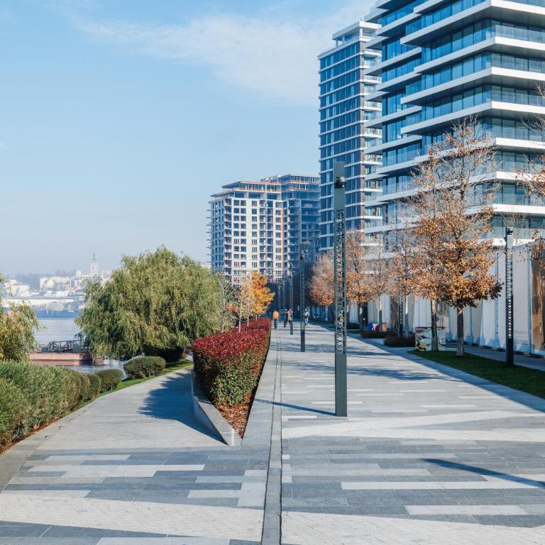 WF Sky Charm with Terraces & Billiard - Three-Bedroom Premium Apartment with Balcony - 13