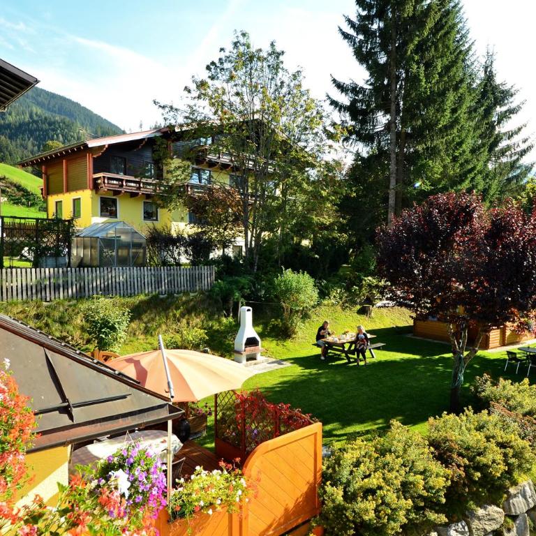Pension Mozart - Vierbettzimmer mit Balkon - 4