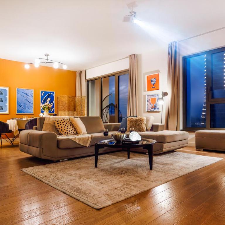 WF Sky Charm with Terraces & Billiard - Three-Bedroom Premium Apartment with Balcony - 10