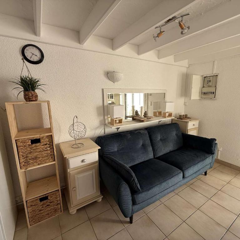 Jolie Maison d'angle rénovée , 5 personnes, séjour climatisé, résidence avec piscine commune , à 400 m de la plage de PORTIRAGNES LRJP132 - Maison de Vacances 3 Chambres - 5