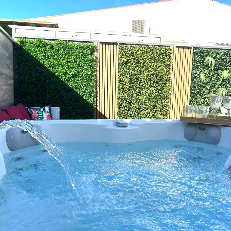 Oasis Beach Home II - Your Private Retreat with Jacuzzi - Casa de 3 dormitorios - 2