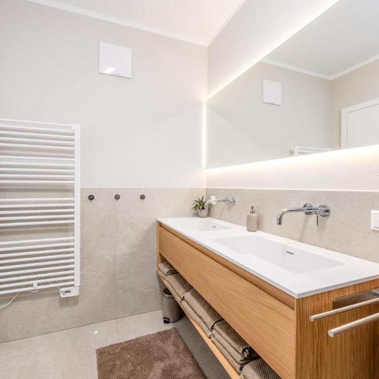 Mountain Paradise Apartments - by myNests - Three-Bedroom Apartment with Mountain View - 26