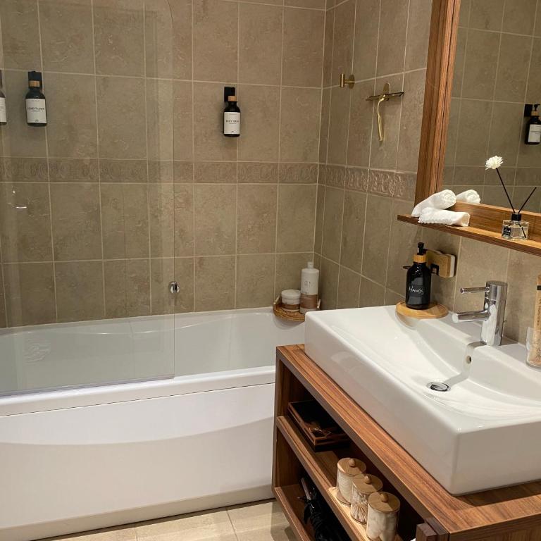 Apart'hôtel luxueux 2 chambres pour 6 personnes centre et cœur station, Confort 5 étoiles - Apartment mit 2 Schlafzimmern - 8