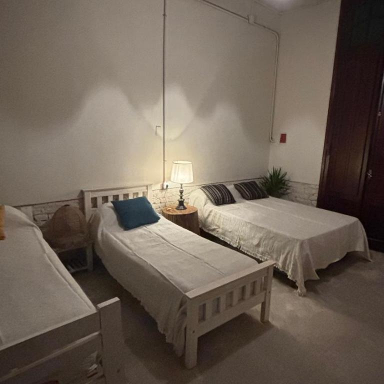 A la Gurda Hostel - Barrio Sur - Comfort Quadruple Room - 8