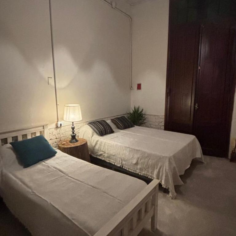 A la Gurda Hostel - Barrio Sur - Comfort Quadruple Room - 7