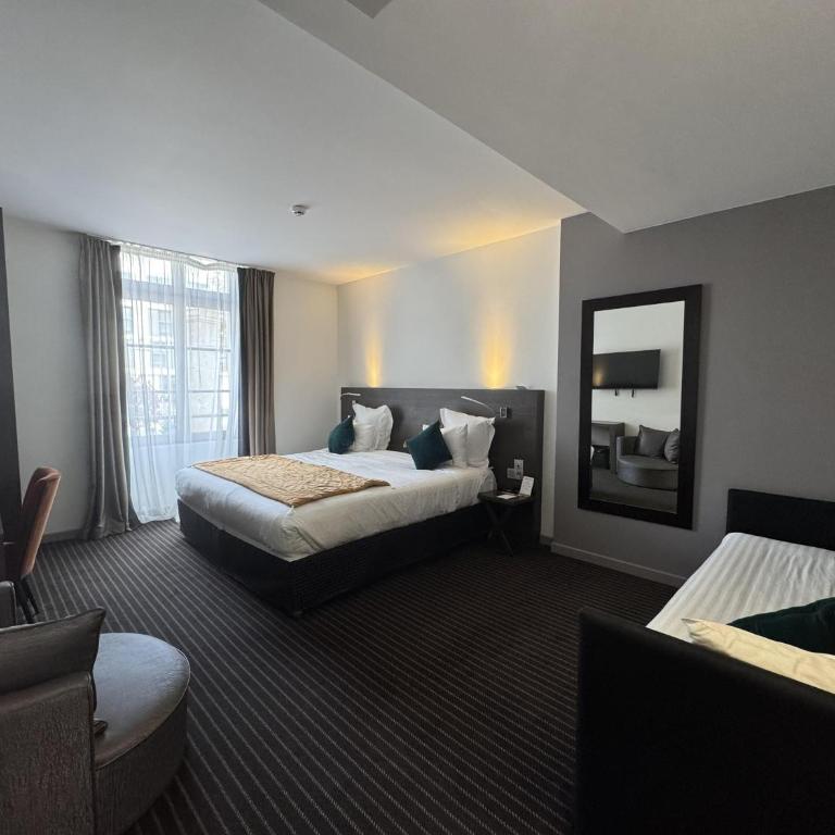 Best Western Blois Château - Grande Chambre Familiale avec Lit Queen-Size et Canapé-Lit - Non-Fumeurs - 2
