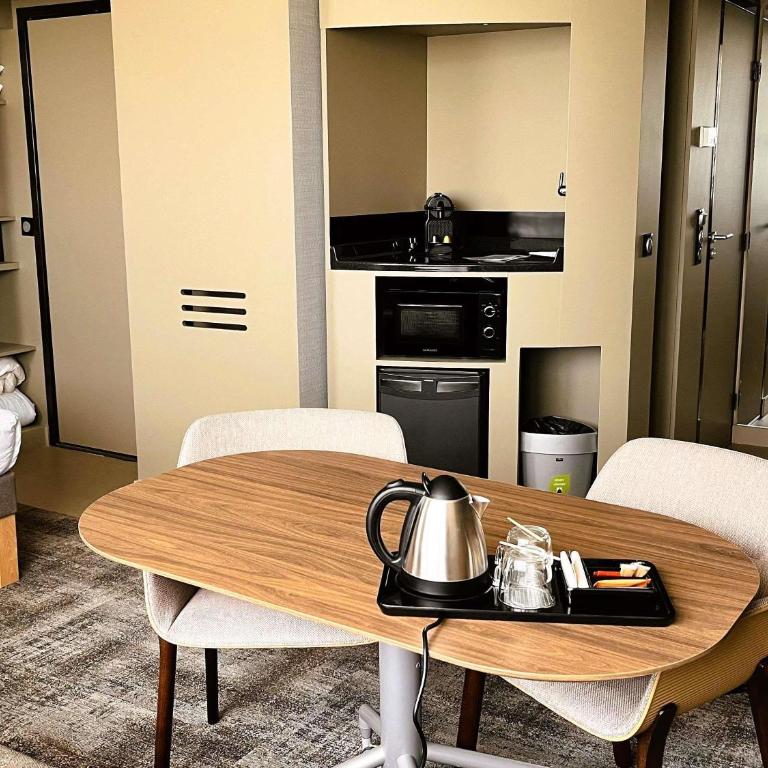 Novotel Suites Clermont Ferrand Polydome - Suite Double Supérieure avec Canapé-Lit - 8