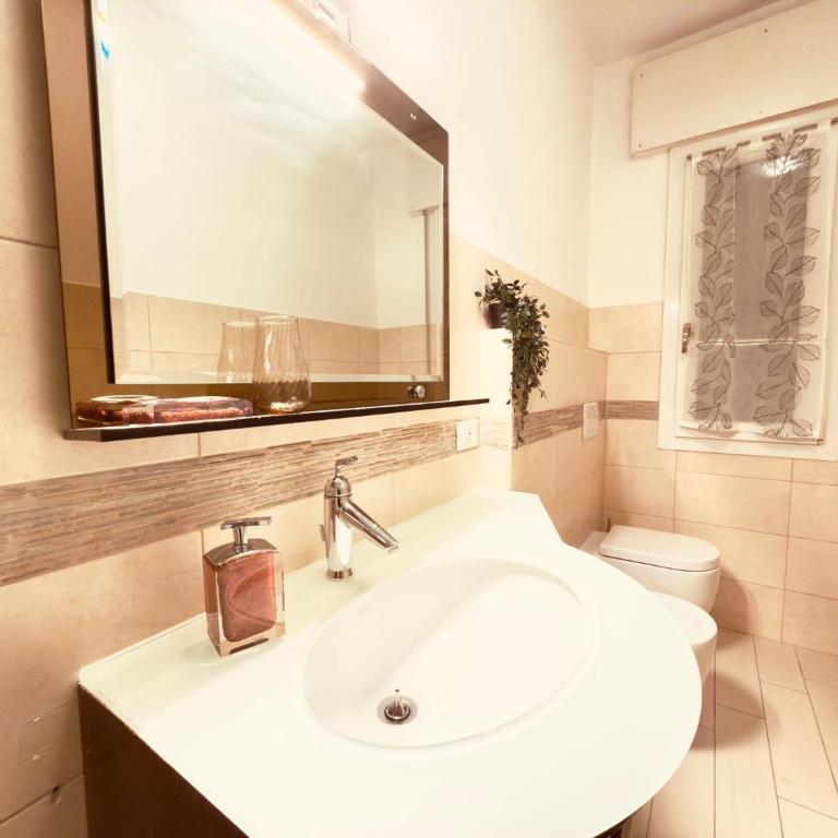 Leone Di San Marco - Camera Queen con Bagno in Comune - 4