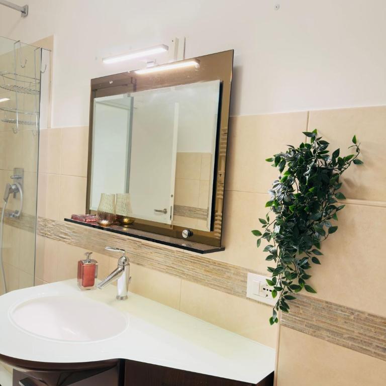 Leone Di San Marco - Camera Queen con Bagno in Comune - 5
