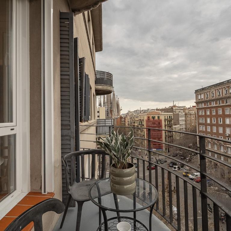 Sagrada Familia's View 3B1 5Bath - Three-Bedroom Apartment - 55