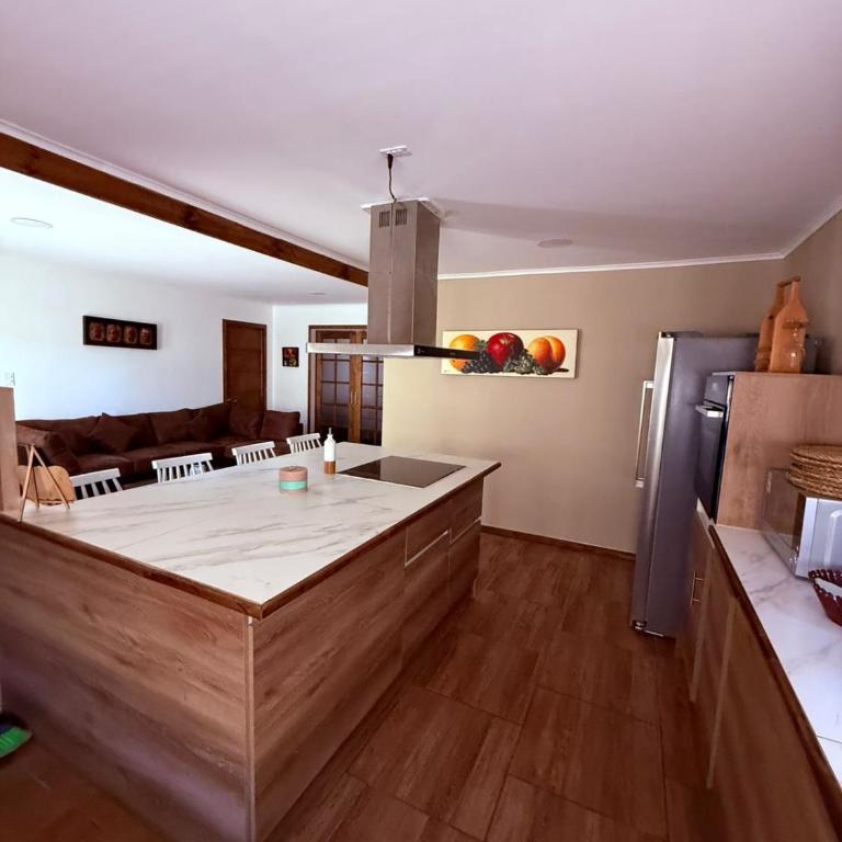 El oasis guanaqueros - Three-Bedroom House - 6
