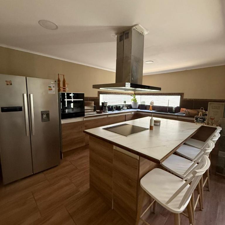 El oasis guanaqueros - Three-Bedroom House - 11