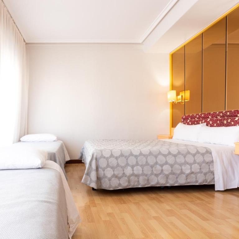 Hotel Tibur - Habitación cuádruple - 3