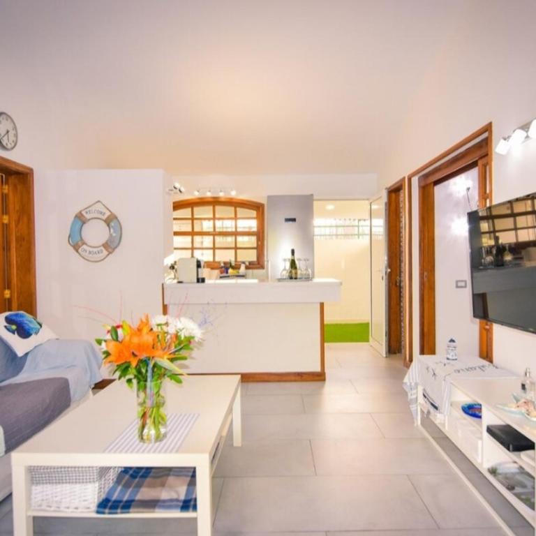 Villa Maspalomas Gran Canaria - Three-Bedroom Villa - 12
