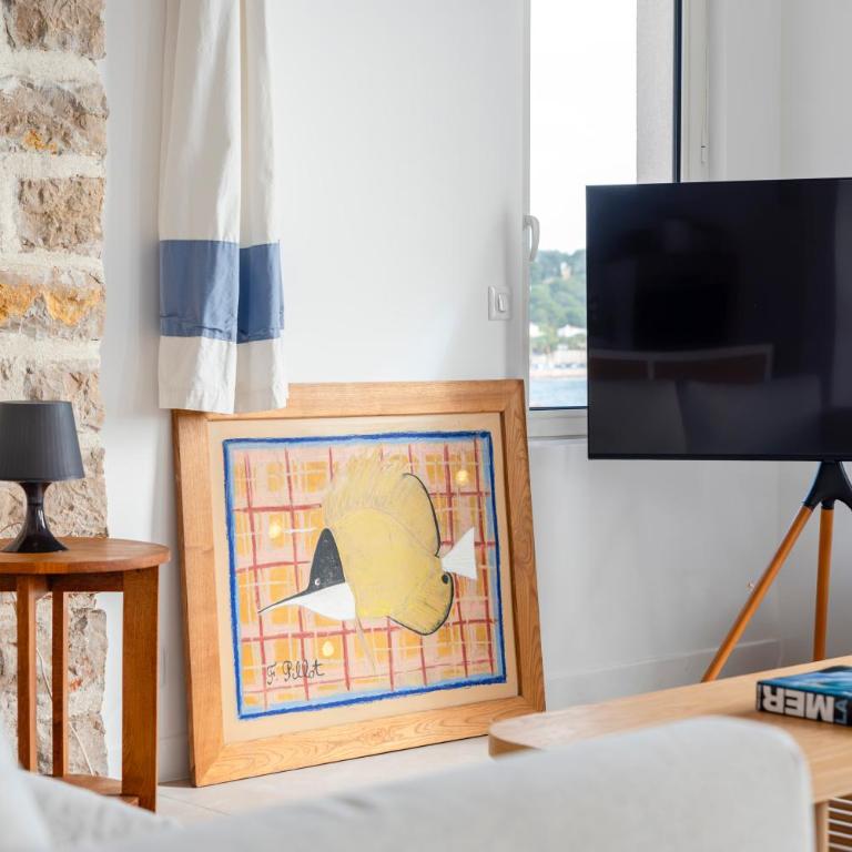 VILLA BLEU HORIZON Bandol - Vue Mer - Plage -Parking- 4 chambres en suite - Terrasse - proche Casino - Villa - 17