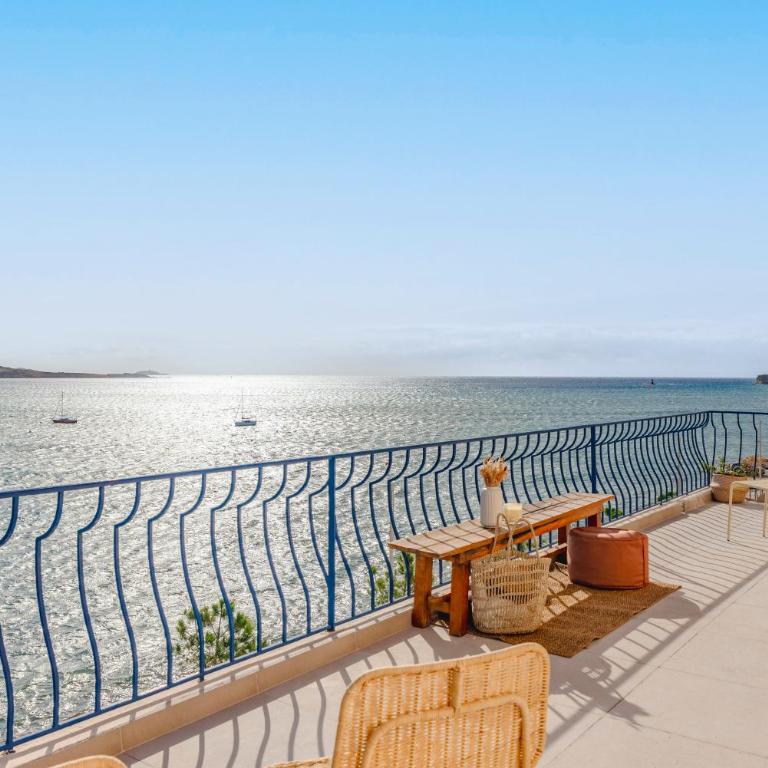 VILLA BLEU HORIZON Bandol - Vue Mer - Plage -Parking- 4 chambres en suite - Terrasse - proche Casino - Villa - 62