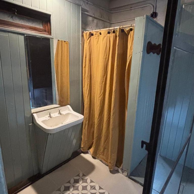A la Gurda Hostel - Barrio Sur - Double Room with Private Bathroom - 4