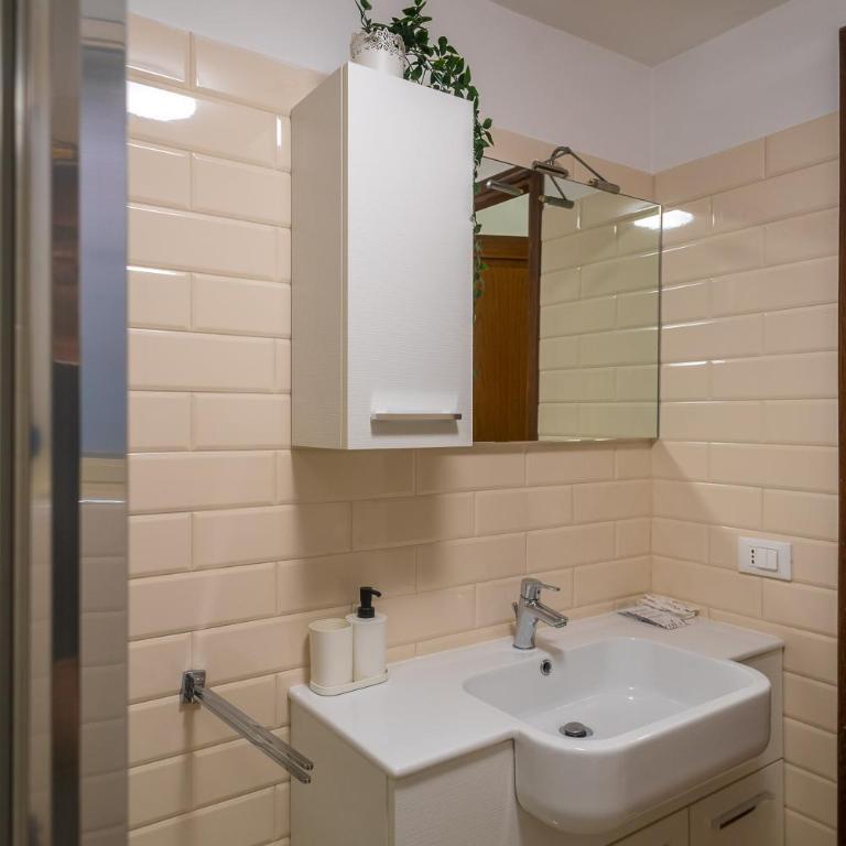 Flower Fields Home - Appartamento Campo dei Fiori - Appartamento con 3 Camere da Letto - 31