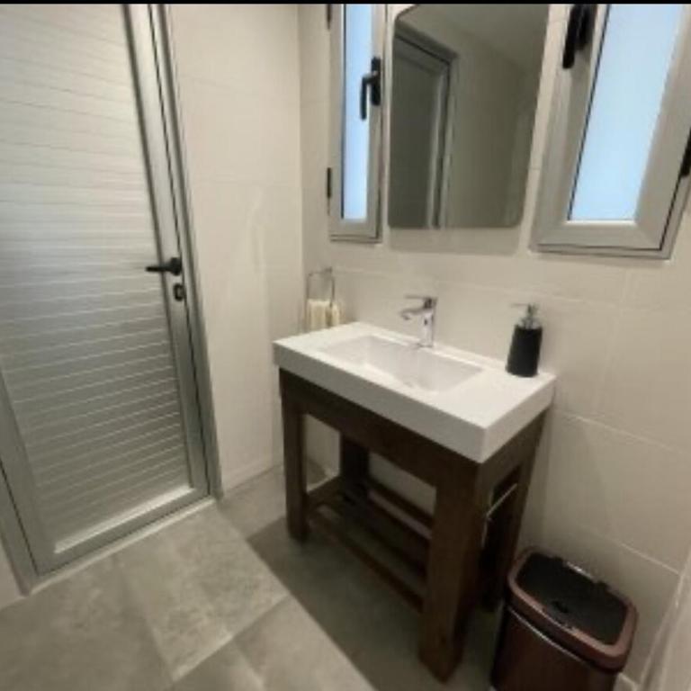 Imponente casa con piscina en corazón de Montoya - Casa de 5 dormitorios - 16
