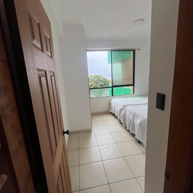 Departamento frente a la playa Atacames - Two-Bedroom Apartment - 2