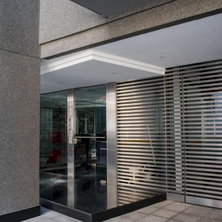 Luminoso en último piso. Con laundry, parrilla y pileta - Apartamento con balcón - 22