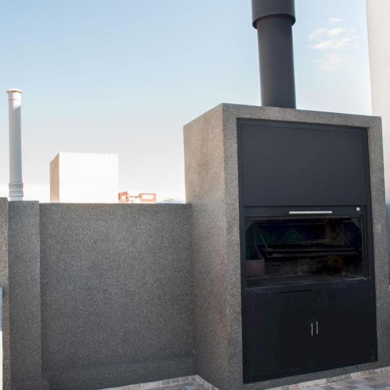 Luminoso en último piso. Con laundry, parrilla y pileta - Apartamento con balcón - 24