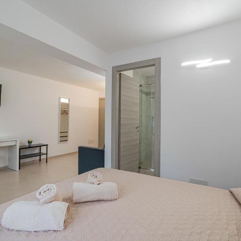 Domo Archea, al centro di Olbia - Camera Tripla con Bagno Privato - 1