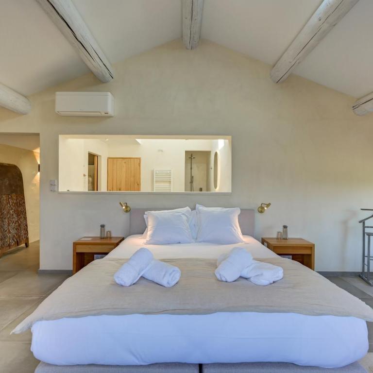 Chambres d'hôte Le Mas Laurent - Chambre Lit King-Size - Vue sur Jardin - 1