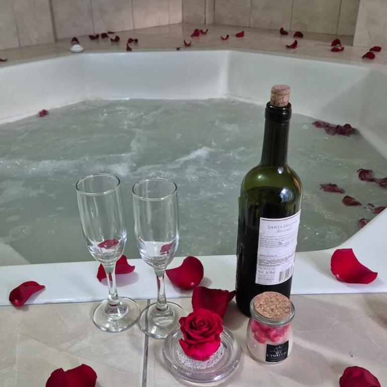 Premium Accommodation - Private Jacuzzi - One-Bedroom Apartment - 1