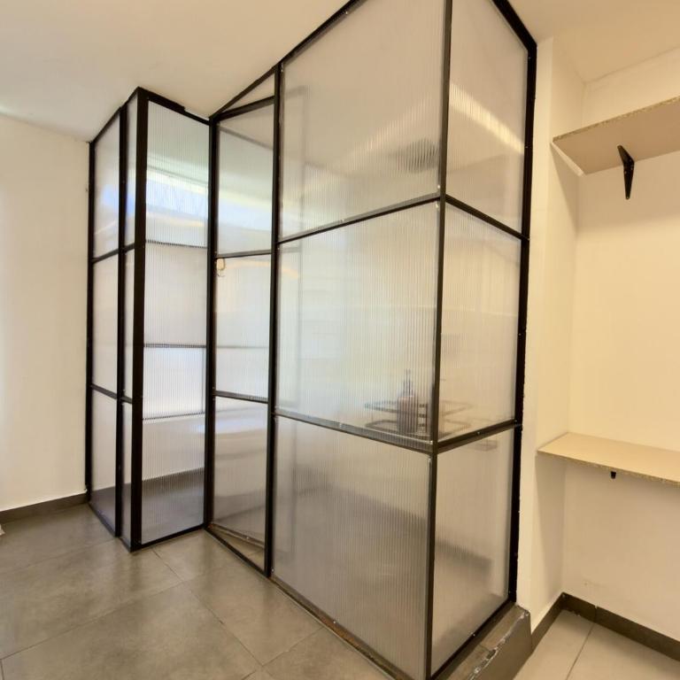 Premium Accommodation - Private Jacuzzi - One-Bedroom Apartment - 3