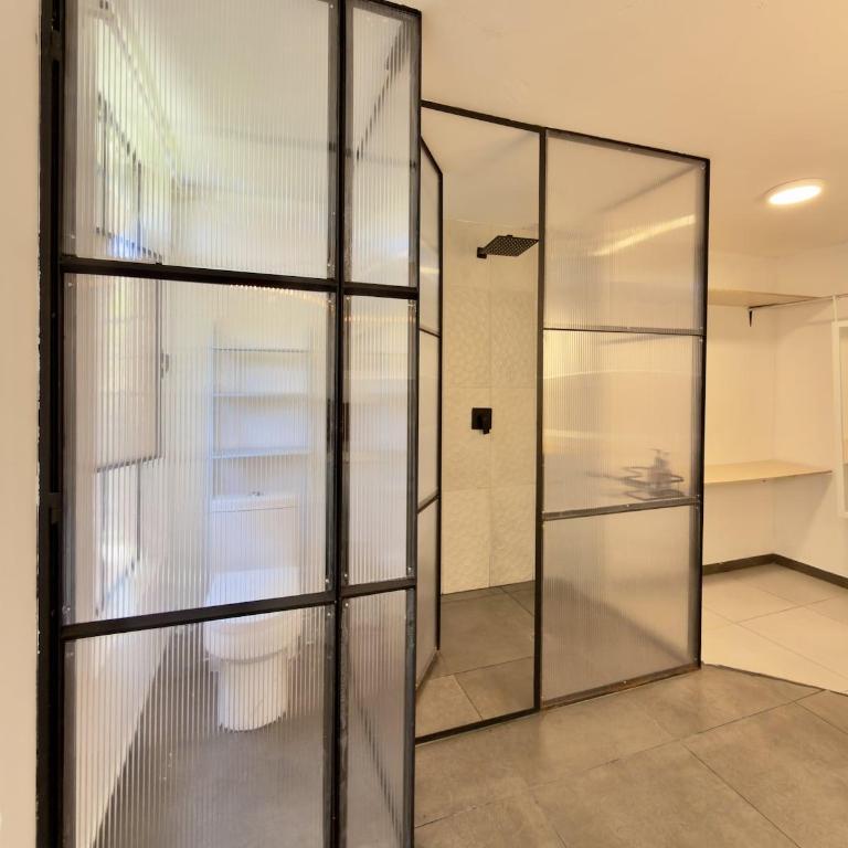 Premium Accommodation - Private Jacuzzi - One-Bedroom Apartment - 8