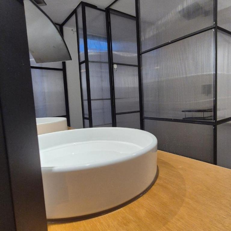 Premium Accommodation - Private Jacuzzi - One-Bedroom Apartment - 9