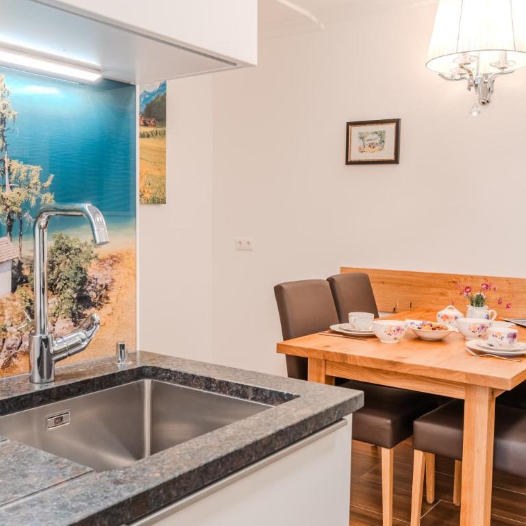 Villa Eisl-Raudaschl - Apartment with Garden View - 13