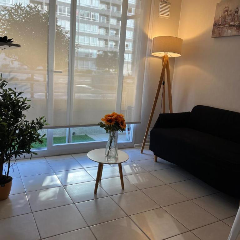 Depto Excelente Ubicacion con Estacionamiento - Two-Bedroom Apartment - 3