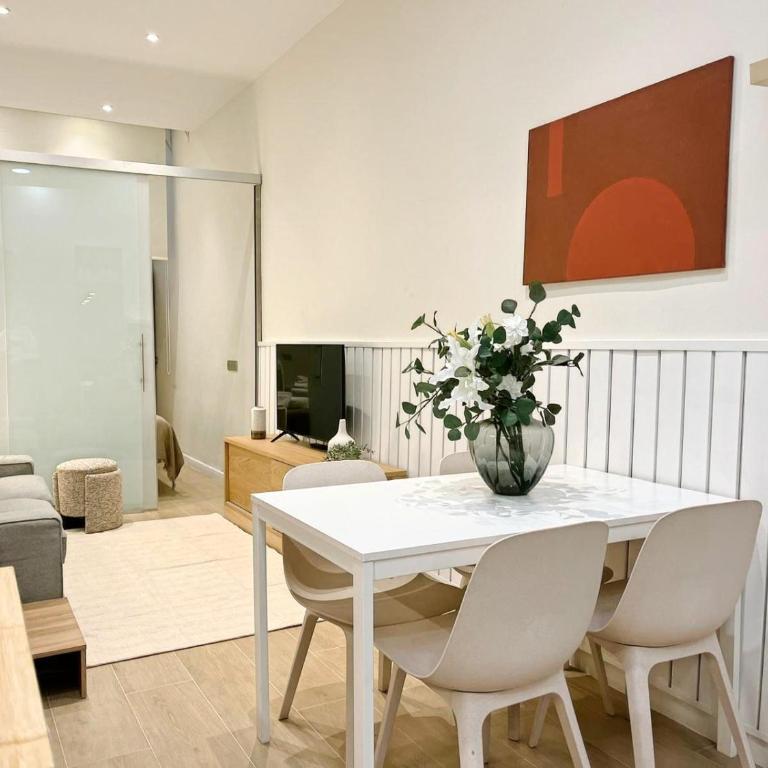 Eixample Apart Sagrada Familia 52 - Three-Bedroom Apartment - 1