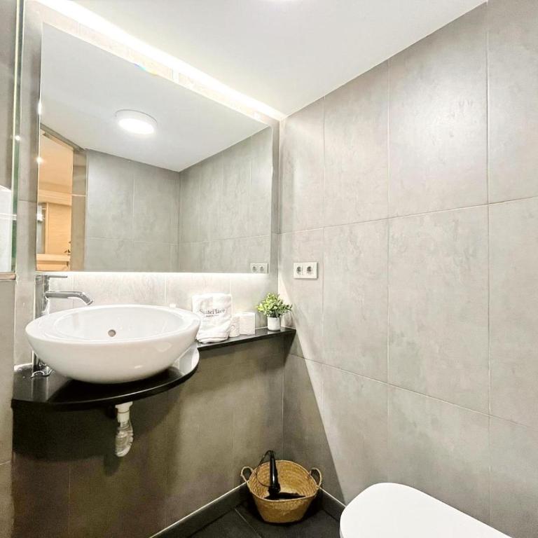Eixample Apart Sagrada Familia 52 - Three-Bedroom Apartment - 10