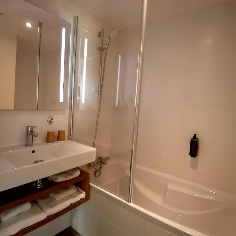 ibis Styles Saint Malo Port - Suite Standard avec 1 Lit Double et Canapé - 7