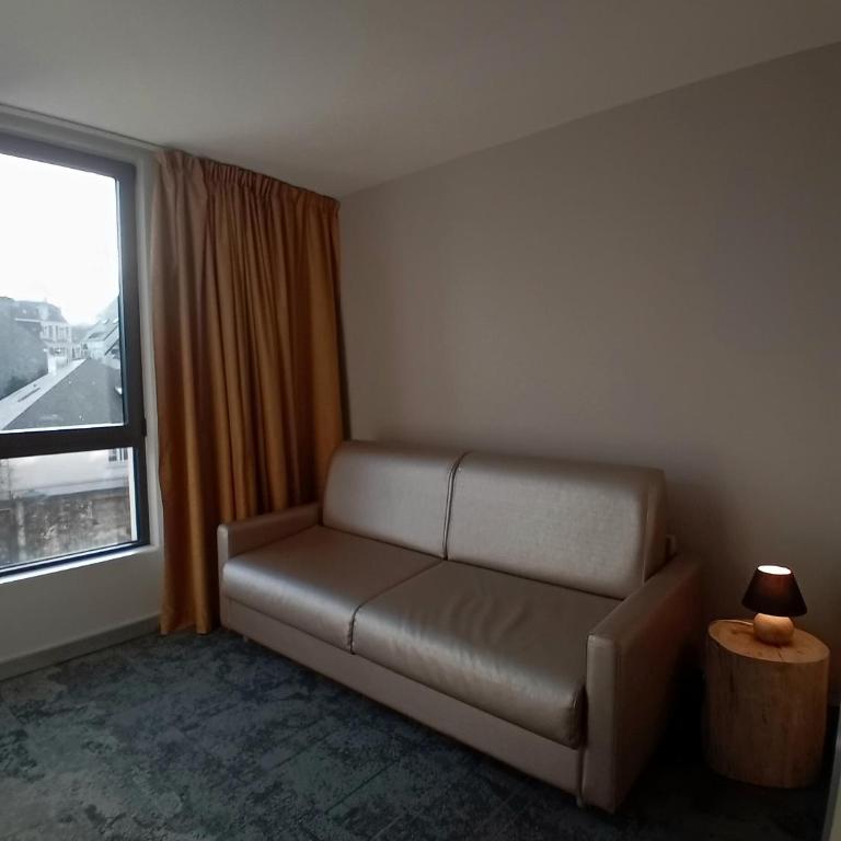 ibis Styles Saint Malo Port - Suite Standard avec 1 Lit Double et Canapé - 6