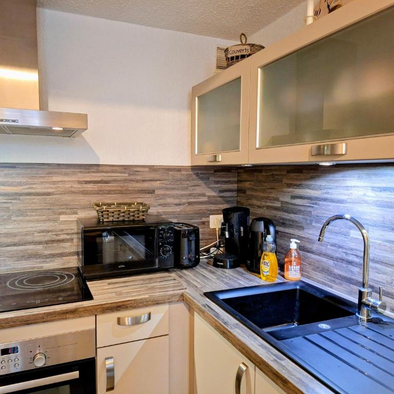 Appartement lumineux avec terrasse Plage et centre à pied Parking gratuit - Apartment mit 1 Schlafzimmer und Terrasse - 27