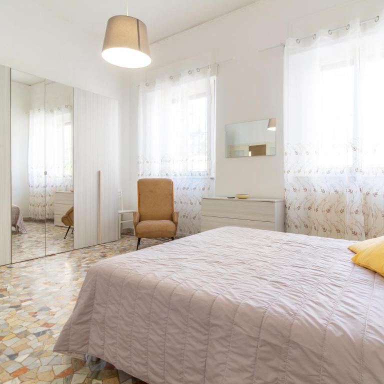 Domus Mazzini Pisa Centro - 6 Ospiti, 2 Bagni, 3 Camere, Patio Privato - 5 minuti dalla Stazione Treni - Appartamento con 3 Camere da Letto - 21