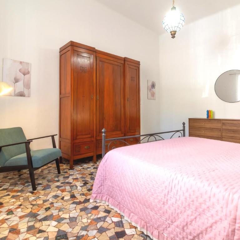 Domus Mazzini Pisa Centro - 6 Ospiti, 2 Bagni, 3 Camere, Patio Privato - 5 minuti dalla Stazione Treni - Appartamento con 3 Camere da Letto - 25