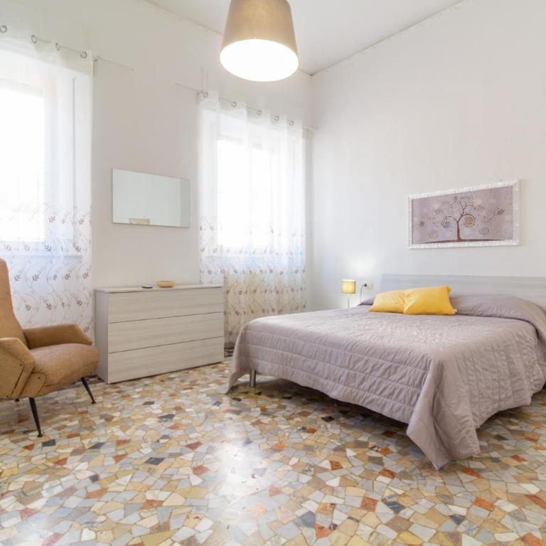 Domus Mazzini Pisa Centro - 6 Ospiti, 2 Bagni, 3 Camere, Patio Privato - 5 minuti dalla Stazione Treni - Appartamento con 3 Camere da Letto - 4