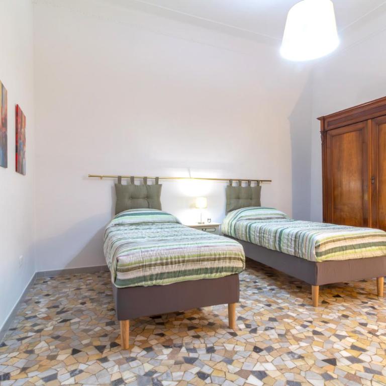 Domus Mazzini Pisa Centro - 6 Ospiti, 2 Bagni, 3 Camere, Patio Privato - 5 minuti dalla Stazione Treni - Appartamento con 3 Camere da Letto - 28