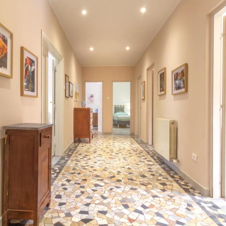 Domus Mazzini Pisa Centro - 6 Ospiti, 2 Bagni, 3 Camere, Patio Privato - 5 minuti dalla Stazione Treni - Appartamento con 3 Camere da Letto - 16