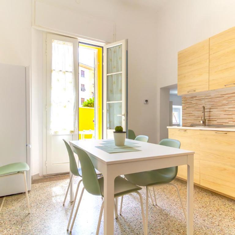 Domus Mazzini Pisa Centro - 6 Ospiti, 2 Bagni, 3 Camere, Patio Privato - 5 minuti dalla Stazione Treni - Appartamento con 3 Camere da Letto - 2