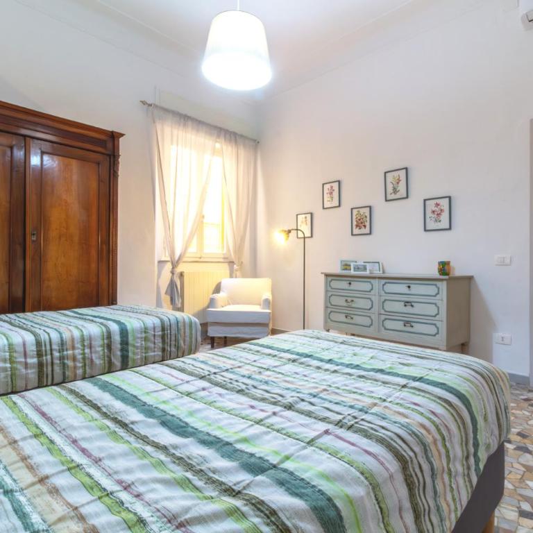 Domus Mazzini Pisa Centro - 6 Ospiti, 2 Bagni, 3 Camere, Patio Privato - 5 minuti dalla Stazione Treni - Appartamento con 3 Camere da Letto - 6