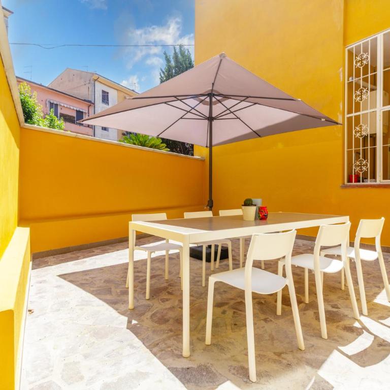Domus Mazzini Pisa Centro - 6 Ospiti, 2 Bagni, 3 Camere, Patio Privato - 5 minuti dalla Stazione Treni - Appartamento con 3 Camere da Letto - 1