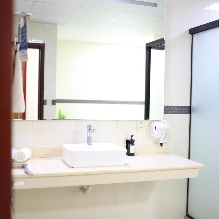 Howard Johnson Ciudad del Este - Deluxe Suite with Spa Bath - 7